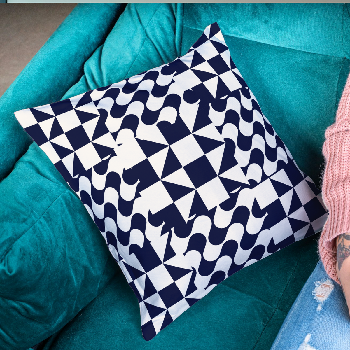Modern Black Zigzag Throw Pillow – 18x18” Monochrome Accent Cushion