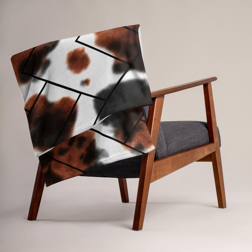 Modern Abstract Zigzag Throw Blanket – 50x60” White, Black & Brown Cozy Accent for Couch or Bed