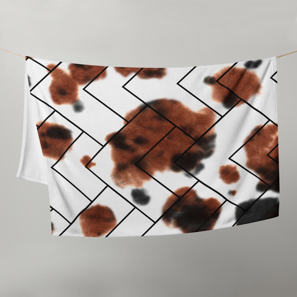 Modern Abstract Zigzag Throw Blanket – 50x60” White, Black & Brown Cozy Accent for Couch or Bed