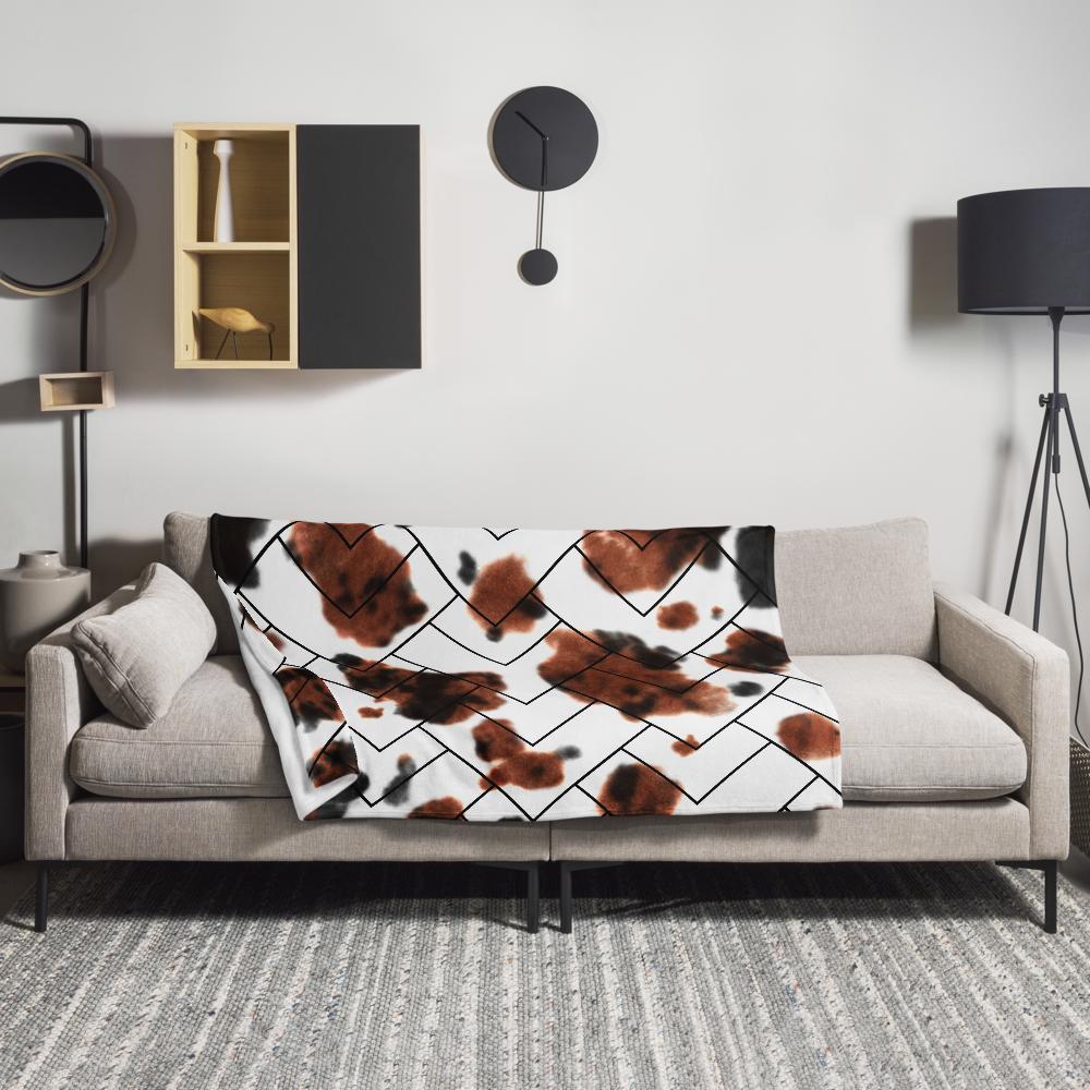 Modern Abstract Zigzag Throw Blanket – 50x60” White, Black & Brown Cozy Accent for Couch or Bed