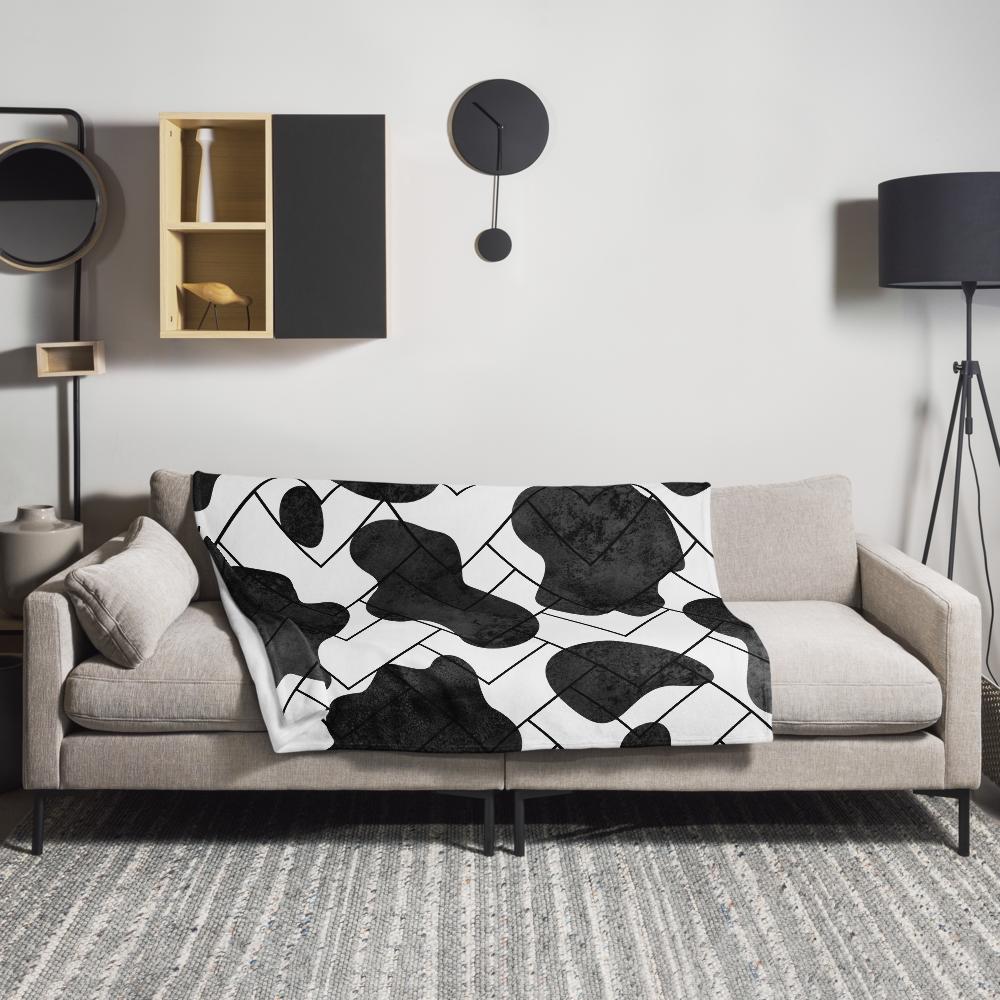 Black Abstract Zigzag Throw Blanket – 50x60” Modern White & Black Cozy Blanket for Minimalist Decor